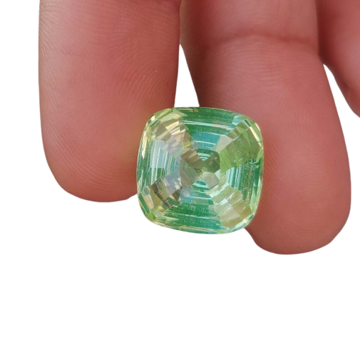 Green parti sapphire 12.00 ct Green parti sapphire 12.00 ct